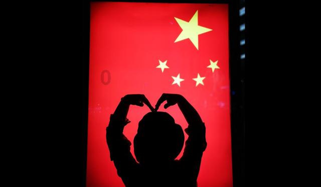 夏日时尚的爱丽